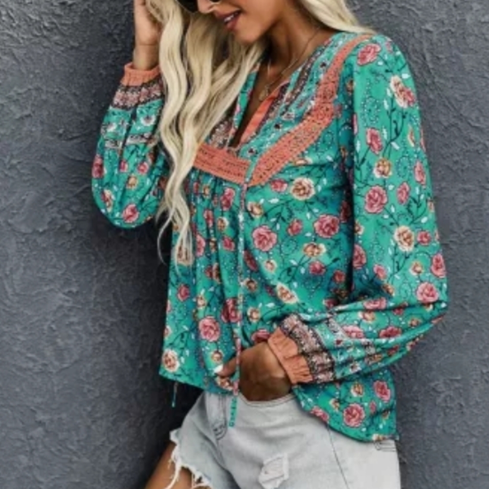 🔥1 s left🌼New boutique vneck lantern sleeve top - Picture 2 of 9
